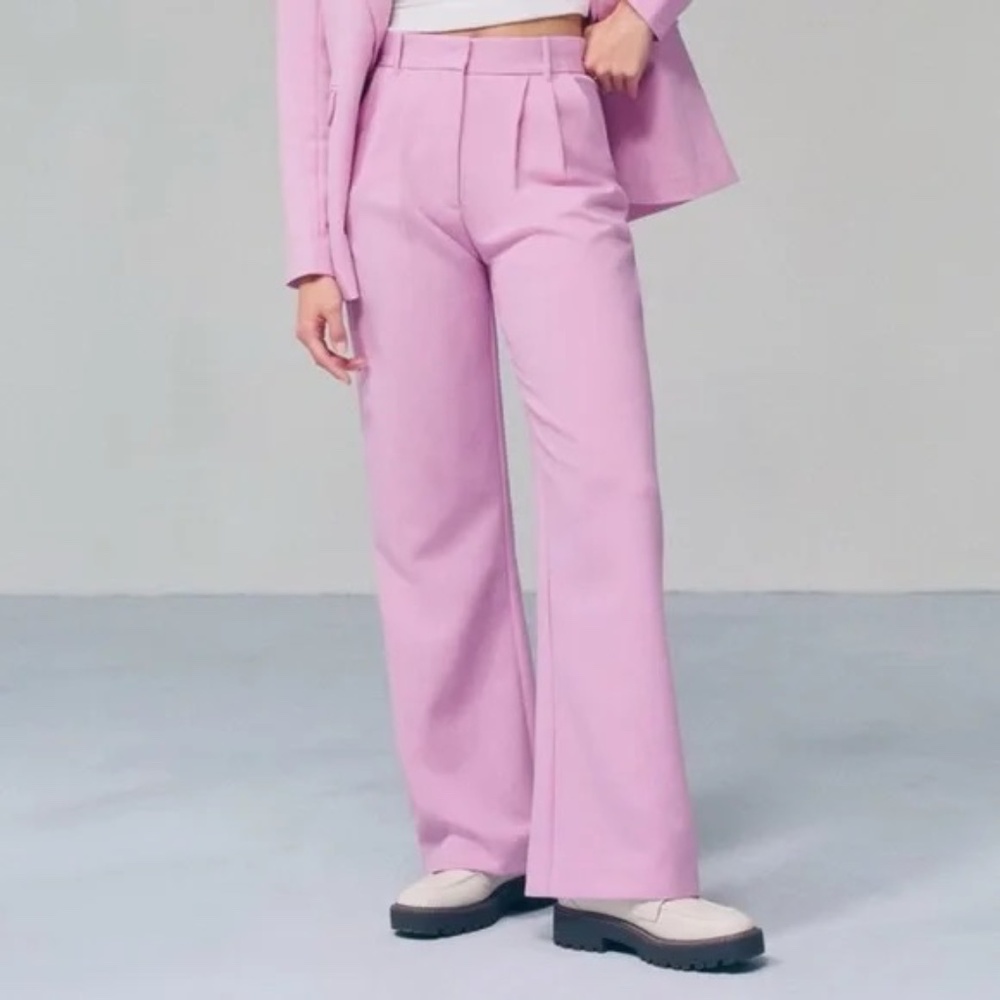 Abercrombie pink Sloane pleated slacks, pants, trousers size 4 27"W Short